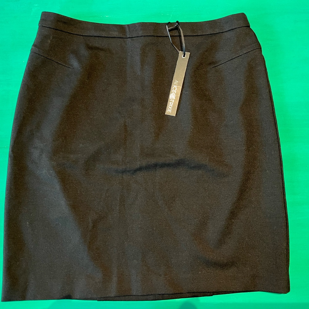 NWT Alice & Trixie Black Casual Skirt - Size L
